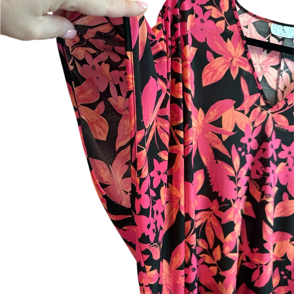 Natori Large Pink and Black Floral Top. EUC - Picture 4 of 4